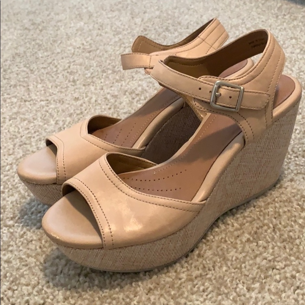 Clark’s artisan tan wedge sandals size 7.5